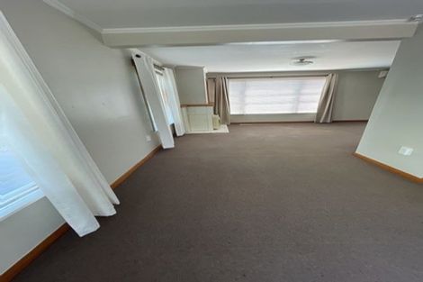 Photo of property in 33 Pahiatua Street, Hokowhitu, Palmerston North, 4410