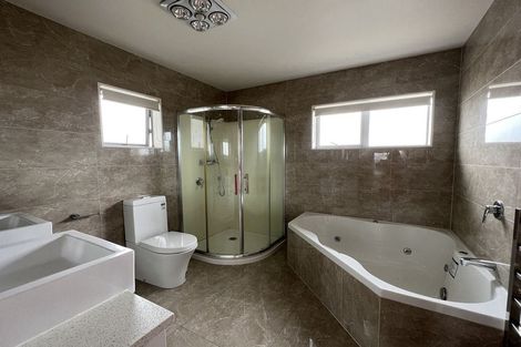 Photo of property in 16 Kira Road, Flat Bush, Auckland, 2016