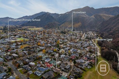 Photo of property in 20 Daveys Place, Arrowtown, 9302