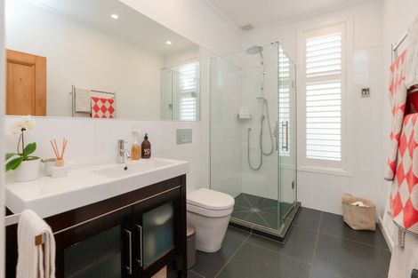 Photo of property in 81 Marine Parade, Seatoun, Wellington, 6022