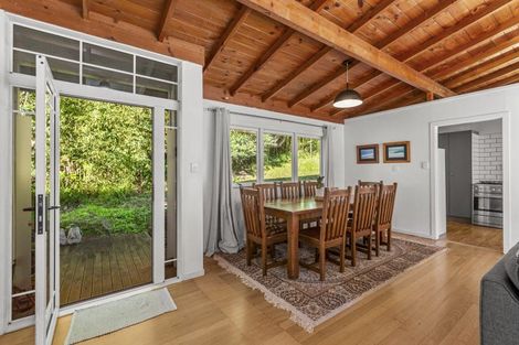 Photo of property in 1 Cross Street, Raglan, 3225