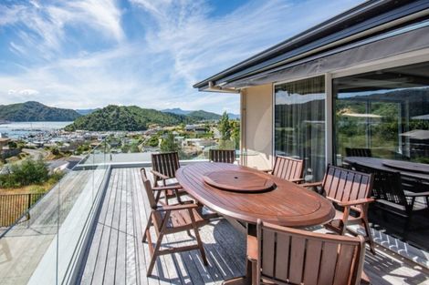 Photo of property in 26 Russell Street, Picton, 7220