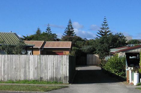 Photo of property in 84 Queens Road, Waikanae Beach, Waikanae, 5036
