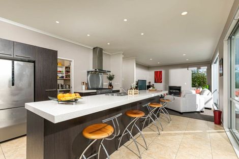 Photo of property in 13 Rangi Avenue, Schnapper Rock, Auckland, 0632