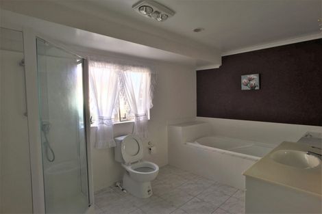 Photo of property in 9 Lorikeet Place, Unsworth Heights, Auckland, 0632