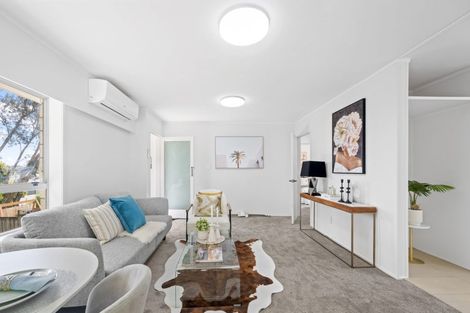 Photo of property in 2/30 Kathleen Street, Totara Vale, Auckland, 0627