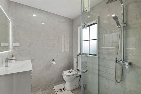 Photo of property in 6 Fairchild Avenue, Goodwood Heights, Auckland, 2105