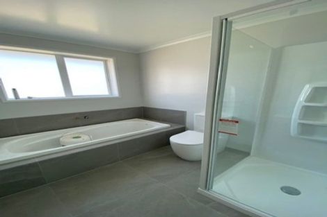 Photo of property in 14 Te Taniwha Road, One Tree Point, 0118