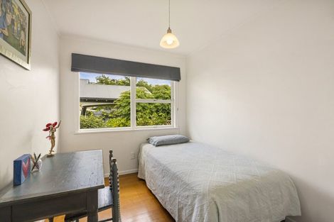 Photo of property in 2/2b Grove Road, Narrow Neck, Auckland, 0624