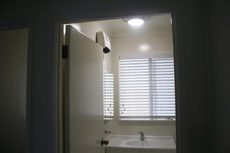 Photo of property in 2/119 Nile Road, Milford, Auckland, 0620