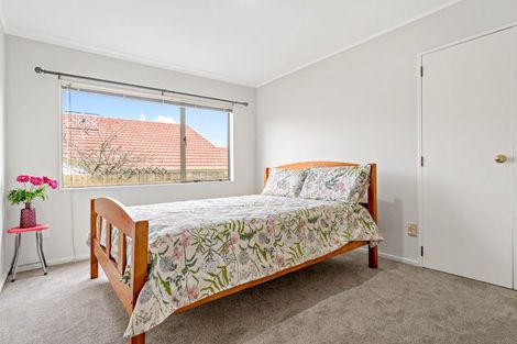 Photo of property in 1/238 Botany Road, Golflands, Auckland, 2013