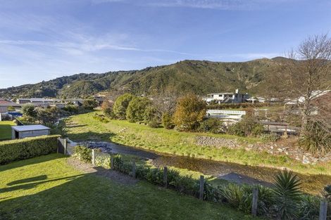 Photo of property in 15 Beach Road, Waikawa, Picton, 7220