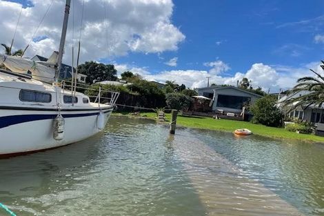 Photo of property in 26 The Terrace, Herald Island, Auckland, 0618