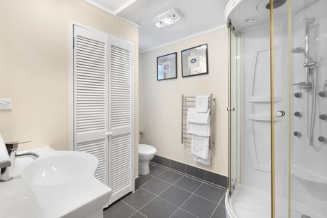 Photo of property in 24 Kingdale Road, Henderson, Auckland, 0610