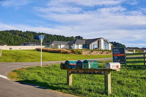 Photo of property in 8 Honoiti Ranapiri Place, Manakau, Levin, 5573
