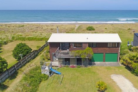 Photo of property in 75 Blue Pacific Parade, Riversdale Beach, Masterton, 5872