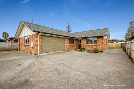 Photo of property in 18 Chic Gardens, Parakai, 0830