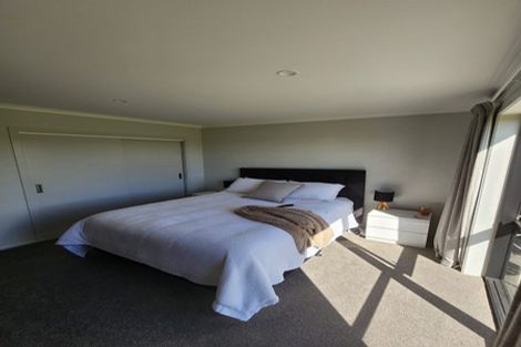 Photo of property in 49 Johnstone Drive, Fitzherbert, Palmerston North, 4410