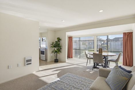 Photo of property in Rangeview Villas, 9/9 Fuller Close, Levin, 5510