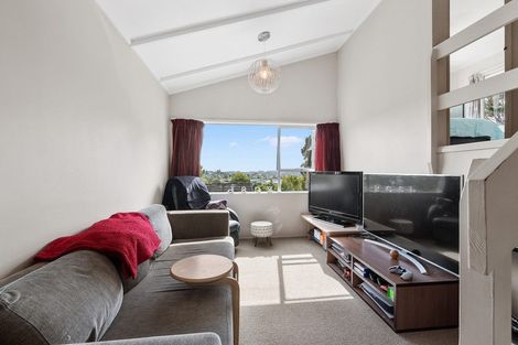 Photo of property in 2/8 Glenvale Place, Totara Vale, Auckland, 0629