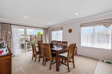 Photo of property in 34 Bellshill Close, Wattle Downs, Auckland, 2103