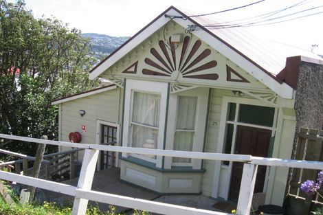 Photo of property in 25a Earls Terrace, Mount Victoria, Wellington, 6011