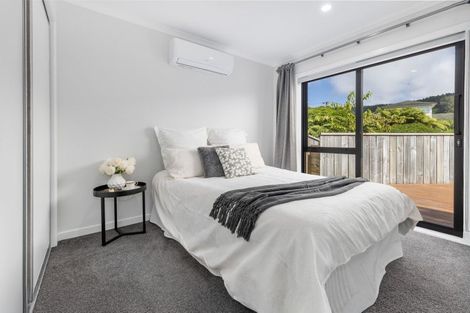 Photo of property in 1a Te Reinga View, Tawa, Wellington, 5028