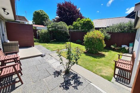 Photo of property in 2/8 Camrose Place, Ilam, Christchurch, 8041