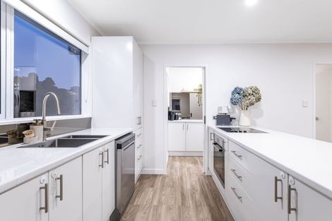 Photo of property in 11 Parkinson Close, Whitby, Porirua, 5024