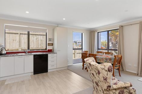 Photo of property in 1/202 Lake Terrace, Waipahihi, Taupo, 3330