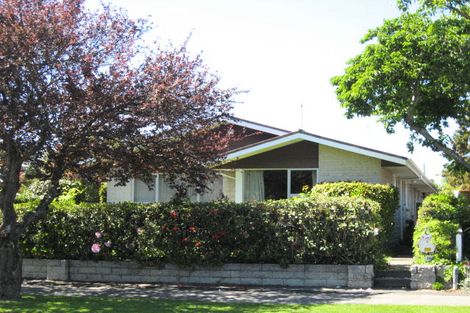 Photo of property in 2/16 Oakfield Street, Burnside, Christchurch, 8053