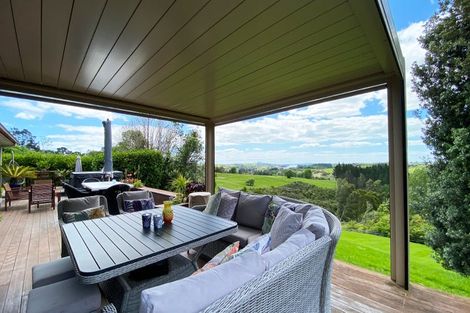 Photo of property in 124 Trig Road, Whitford, Howick, 2571