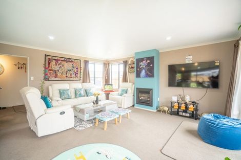 Photo of property in 8 Nevada Way, Kelvin Grove, Palmerston North, 4414