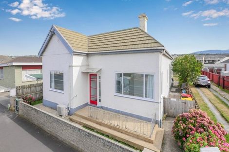 Photo of property in 114 Macandrew Road, South Dunedin, Dunedin, 9012