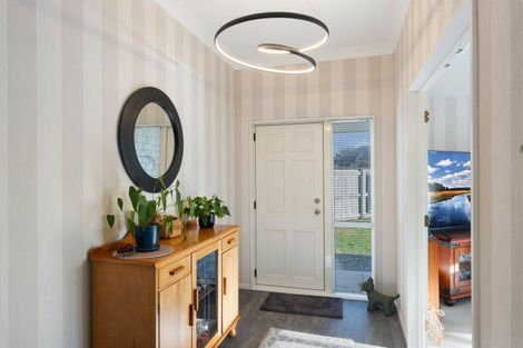 Photo of property in 28 Realm Drive, Paraparaumu, 5032
