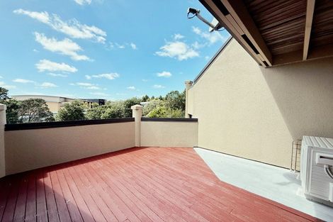 Photo of property in 3/7 Pannill Place, Oteha, Auckland, 0632