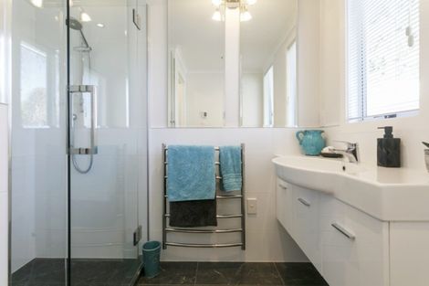 Photo of property in 4 Richmond Avenue, Richmond Heights, Taupo, 3330