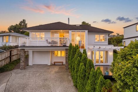 Photo of property in 70 Selwyn Crescent, Forrest Hill, Auckland, 0620