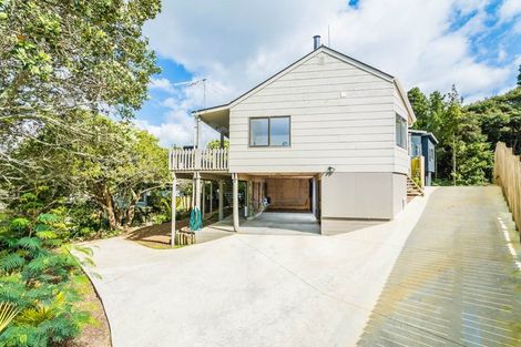 Photo of property in 33 Glen Vista Place, Bayview, Auckland, 0629
