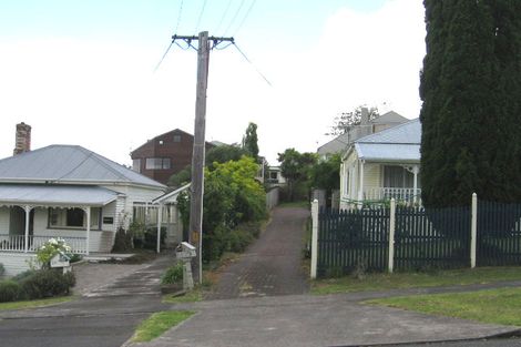 Photo of property in 2/23 Rugby Road, Birkenhead, Auckland, 0626