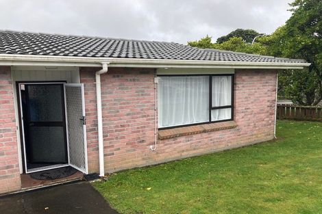 Photo of property in 5/4 Stewart Drive, Newlands, Wellington, 6037