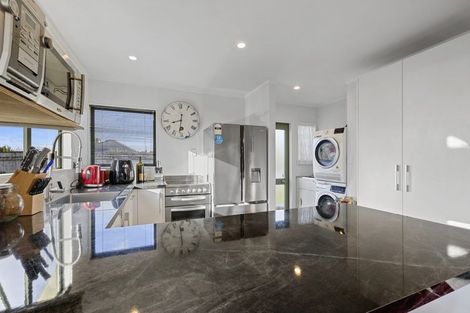 Photo of property in 142 Seaview Road, Westown, New Plymouth, 4310