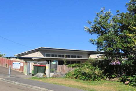 Photo of property in 28 Melbourne Road, Island Bay, Wellington, 6023