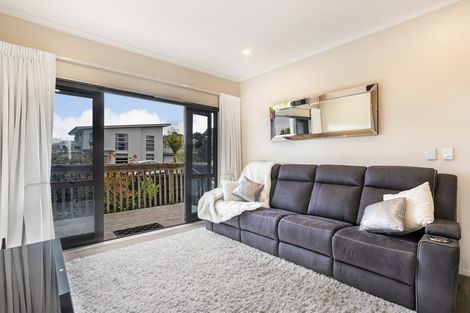 Photo of property in 2 Ellivani Rise, Pukekohe, 2120