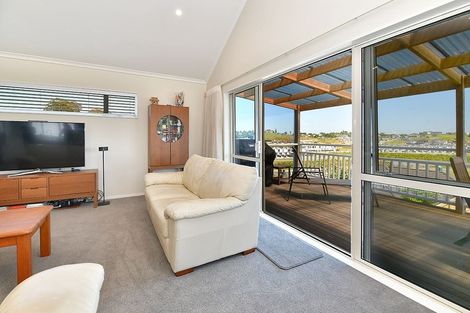 Photo of property in 100 Whangaparaoa Road, Red Beach, 0932