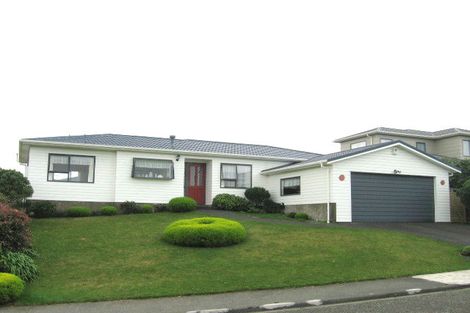 Photo of property in 3 Bayswater Place, Newlands, Wellington, 6037