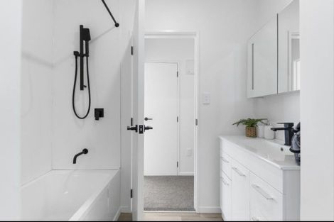 Photo of property in 110a Hinewa Road, Otumoetai, Tauranga, 3110