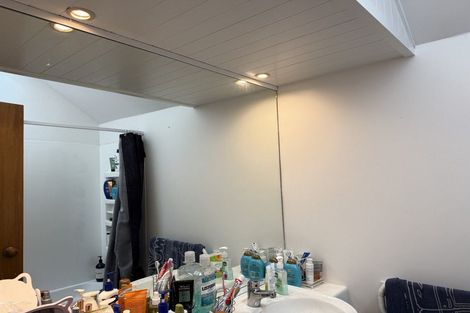 Photo of property in 5 Oak Grove, Mount Cook, Wellington, 6011