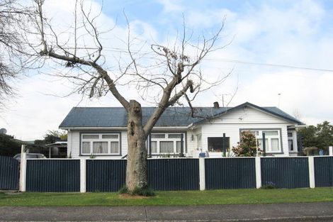 Photo of property in 4 Bellvue Road, Kawaha Point, Rotorua, 3010