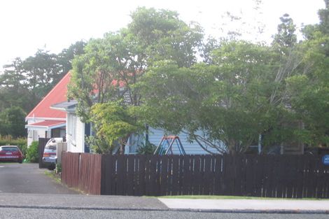 Photo of property in 2/86 College Road, Northcote, Auckland, 0627